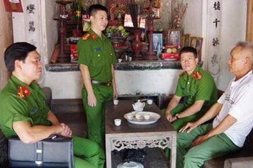 Đẩy mạnh việc cấp căn cước công dân tại nhà cho người già yếu