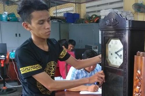 Kẻ nghiện ma túy chuyên trộm đồng hồ cổ sa lưới