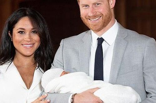 Vú em thứ ba như món quà 'trời cho' với Meghan