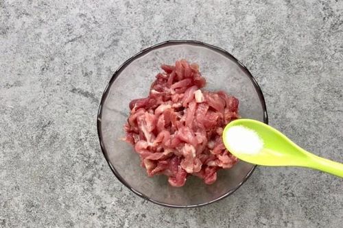 Xào thịt thăn lợn thường bị dai khô, thêm bước nhỏ này thịt mềm hơn cả sự mong đợi