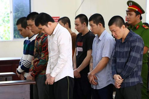 Gã trai rủ nhóm bạn đâm chết tình địch lĩnh án chung thân