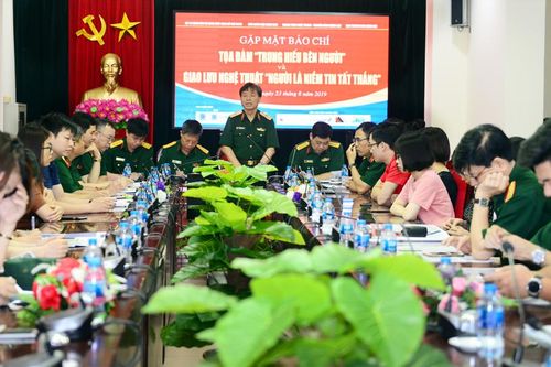 Tọa đàm 'Trung hiếu bên Người' và giao lưu-nghệ thuật 'Người là niềm tin tất thắng'