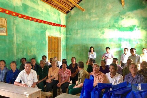 Eximbank thăm hỏi và tri ân mẹ Việt Nam anh hùng, gia đình liệt sĩ tỉnh Hòa Bình