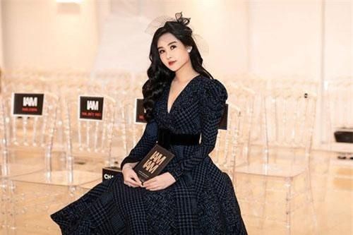 Gu thời trang sang chảnh của người đẹp Lê Âu Ngân Anh