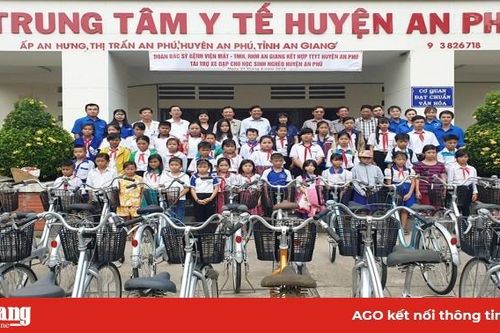 An Phú: Tặng 40 xe đạp cho học sinh nghèo học giỏi