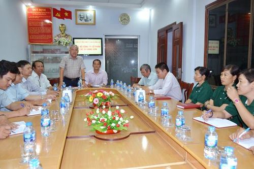 Cán bộ, đảng viên cam kết nêu gương