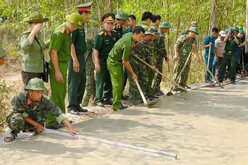 Cùng phối hợp giữ bình yên cho nhân dân