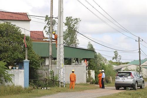 Điện lực Vĩnh Linh nâng cao độ tin cậy cung cấp điện trong mùa mưa bão