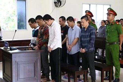 Nhóm côn đồ đâm chết nam thanh niên vì ghen tuông lãnh án