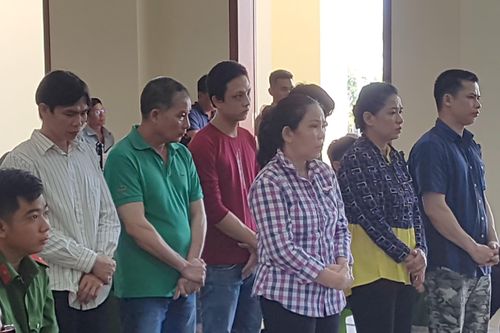 Thuê người phóng hỏa đốt ôtô khiến cha ruột tử vong