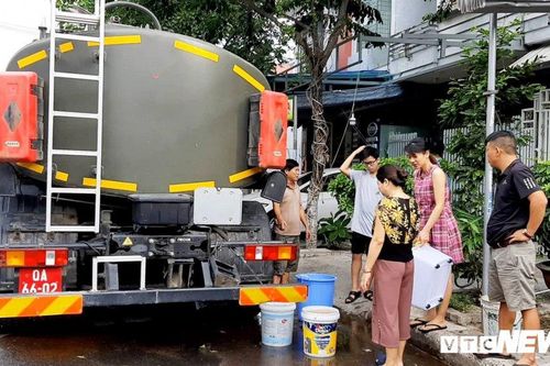 Đà Nẵng lại họp khẩn, huy động xe quân đội cấp nước cho dân