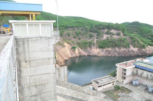 Hồ chứa xấp xỉ mực nước chết, hàng loạt thủy điện ở Huế sắp ngừng hoạt động