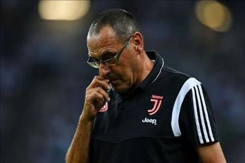 HLV Sarri sẽ vắng mặt ở 2 trận mở màn của Juventus tại Serie A