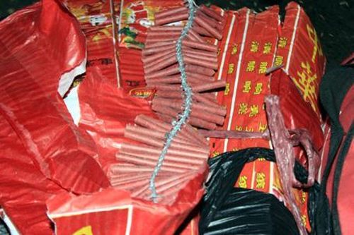 Chở thuê 320 kg pháo nổ giá 5 triệu đồng, hai vợ chồng bị bắt
