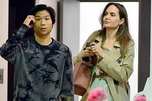 Angelina Jolie đi ăn với Pax Thiên khi vừa trở về từ Hàn Quốc