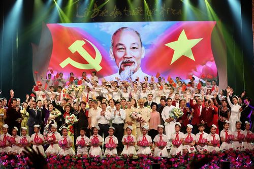 'Lời Bác dặn trước lúc đi xa': Nỗ lực hết mình vì một chương trình nghệ thuật thiêng liêng và đặc sắc