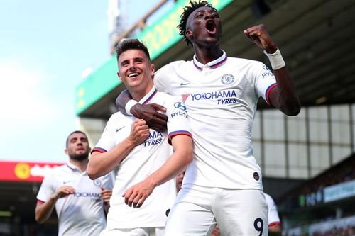 Abraham bùng nổ, Lampard trọn niềm vui cùng Chelsea