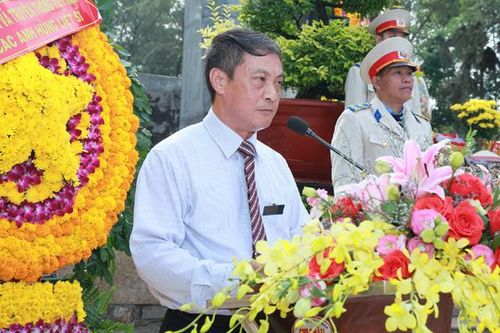 Bộ TT&TT dâng hương tại Nghĩa trang liệt sỹ ngành Giao bưu-Thông tin