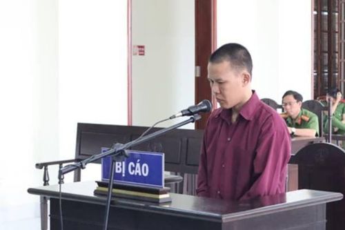 Đến trụ sở công an vì đánh vợ hờ xuất huyết não, vẫn nhanh tay 'cuỗm' điện thoại của công an viên