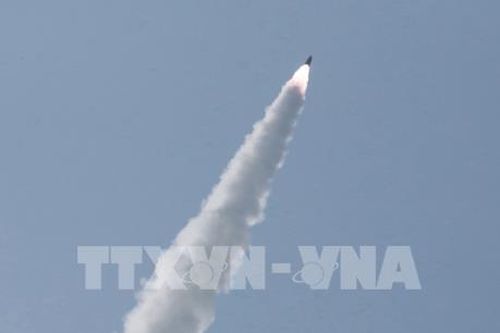 Iran tuyên bố thử thành công tên lửa mới