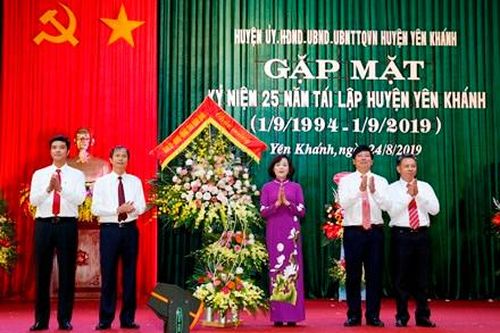 Gặp mặt nhân kỷ niệm 25 năm tái lập huyện Yên Khánh