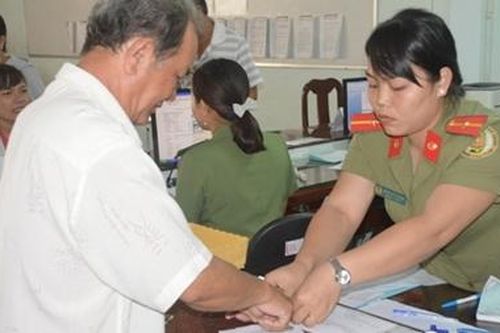 Giảm thủ tục hành chính, đáp ứng nhu cầu người dân tốt hơn