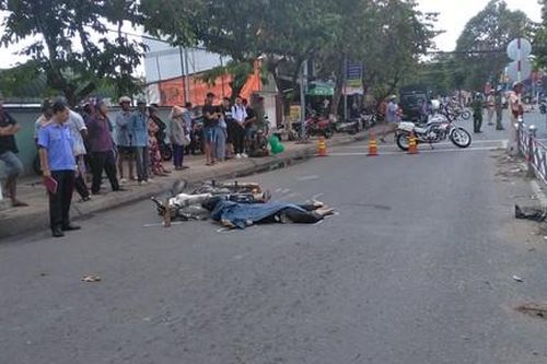 Va chạm với xe tải chở bia, người đàn ông chết thương tâm