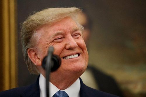 Tuyên bố 'không cần Trung Quốc', ông Trump áp thuế với 550 tỷ USD hàng Trung Quốc