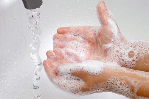 Ngăn chặn bệnh tay chân miệng trước thềm năm học mới