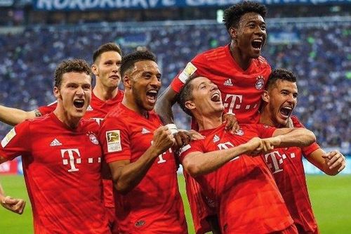 Lewandowski lập hat-trick, Bayern có chiến thắng đầu tiên