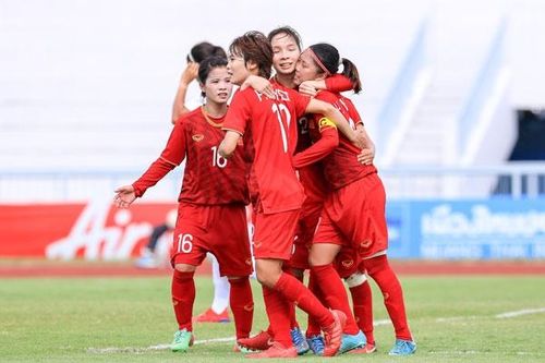 Thắng Philippines 2-1, tuyển nữ Việt Nam vào chung kết