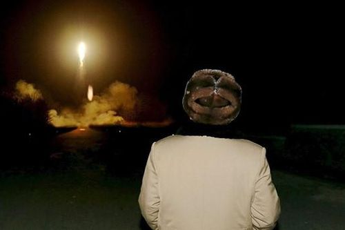 Lãnh đạo Kim Jong-un giám sát vụ thử 'bệ phóng tên lửa bắn loạt siêu lớn'