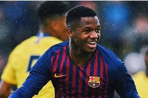 Mất 3 'trọng pháo', HLV Barcelona trao cơ hội cho tài năng 16 tuổi