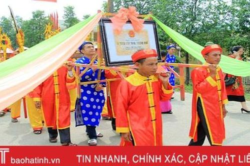 Đón nhận bằng di tích lịch sử văn hóa cấp tỉnh nhà thờ Lê Văn Diễn