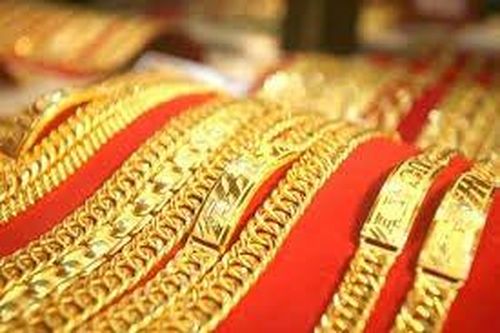 Giá vàng hôm nay 25/8: Vàng 9999, vàng SJC vượt đỉnh lên 42,60 triệu đồng/lượng, nhà đầu tư đứng ngồi không yên