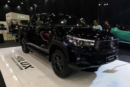 Chi tiết Toyota Hilux 2.8 Black Edition, giá gần 800 triệu đồng