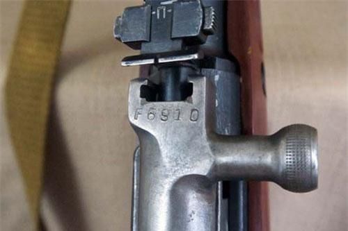 Cận cảnh súng trường quân sự CKC do Trung Quốc chế tạo