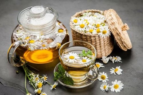 11 tác dụng của trà hoa cúc đối với sức khỏe