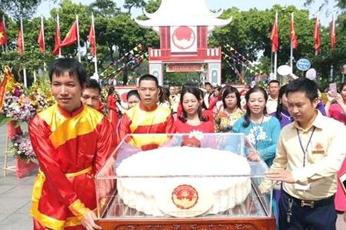 Trình diễn cặp bánh Trung thu lớn nhất Việt Nam