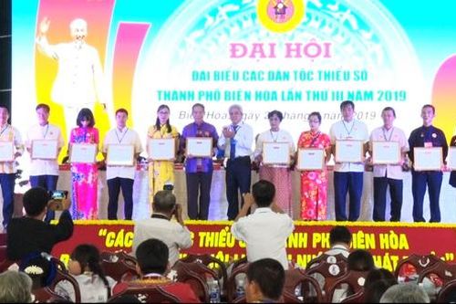 Phát triển toàn diện đời sống vật chất, tinh thần của đồng bào các dân tộc thiểu số