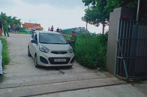Hà Nội: Nam thanh niên lùi xe khiến người phụ nữ trọng thương