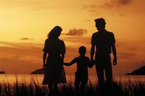 Pháp luật cho phép nhận con riêng của vợ hoặc chồng làm con nuôi