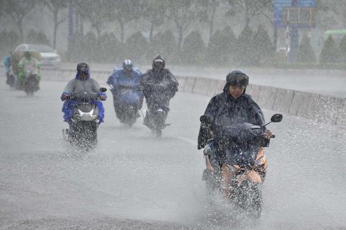 Bắc Bộ và Trung Bộ giảm nhiệt, Nam Bộ mưa lớn diện rộng
