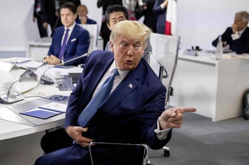 TT Trump phủ nhận thông tin định thả bom hạt nhân ngăn bão đổ bộ