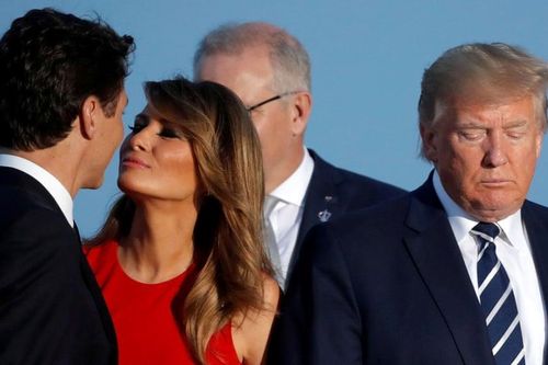 Bà Melania gây sốt với khoảnh khắc 'thân mật' cùng ông Trudeau