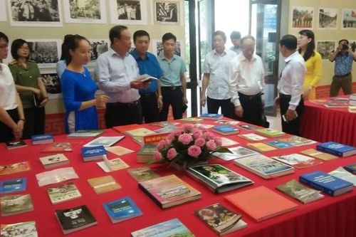 Triển lãm ảnh và tài liệu '50 năm thực hiện Di chúc của Chủ tịch Hồ Chí Minh'