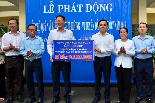 Hơn 500 triệu đồng ủng hộ Quỹ 'Vì biển đảo quê hương - Vì tuyến đầu Tổ quốc'