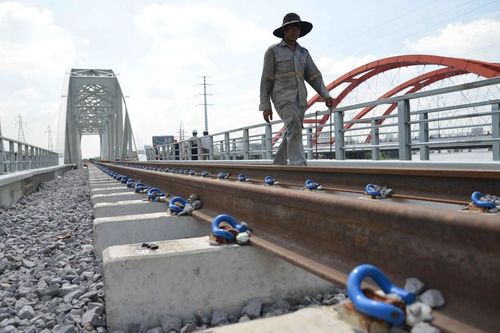 Cầu đường sắt trăm tỷ ở Sài Gòn trước ngày thông xe