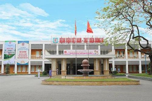 Hai anh em thợ mộc tử vong nghi do ngộ độc thực phẩm