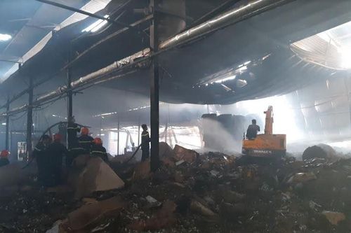 Cháy kinh hoàng tại nhà máy giấy thiệt hại trên 1 tỷ đồng
